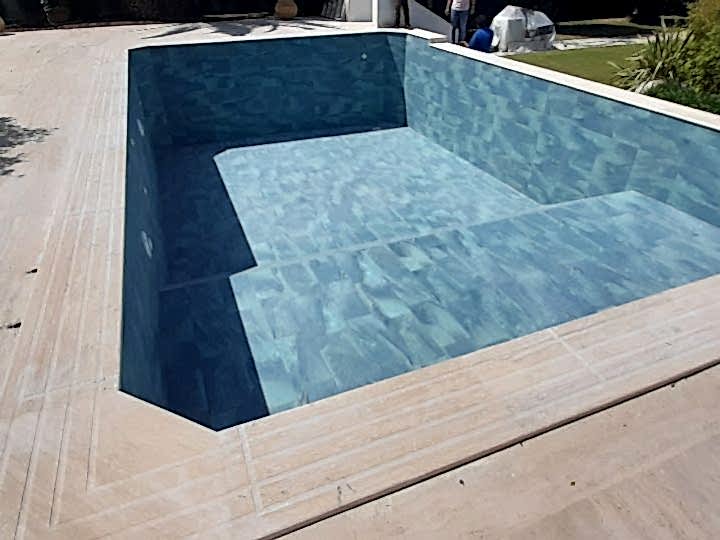 Çeşme (villa havuzu)